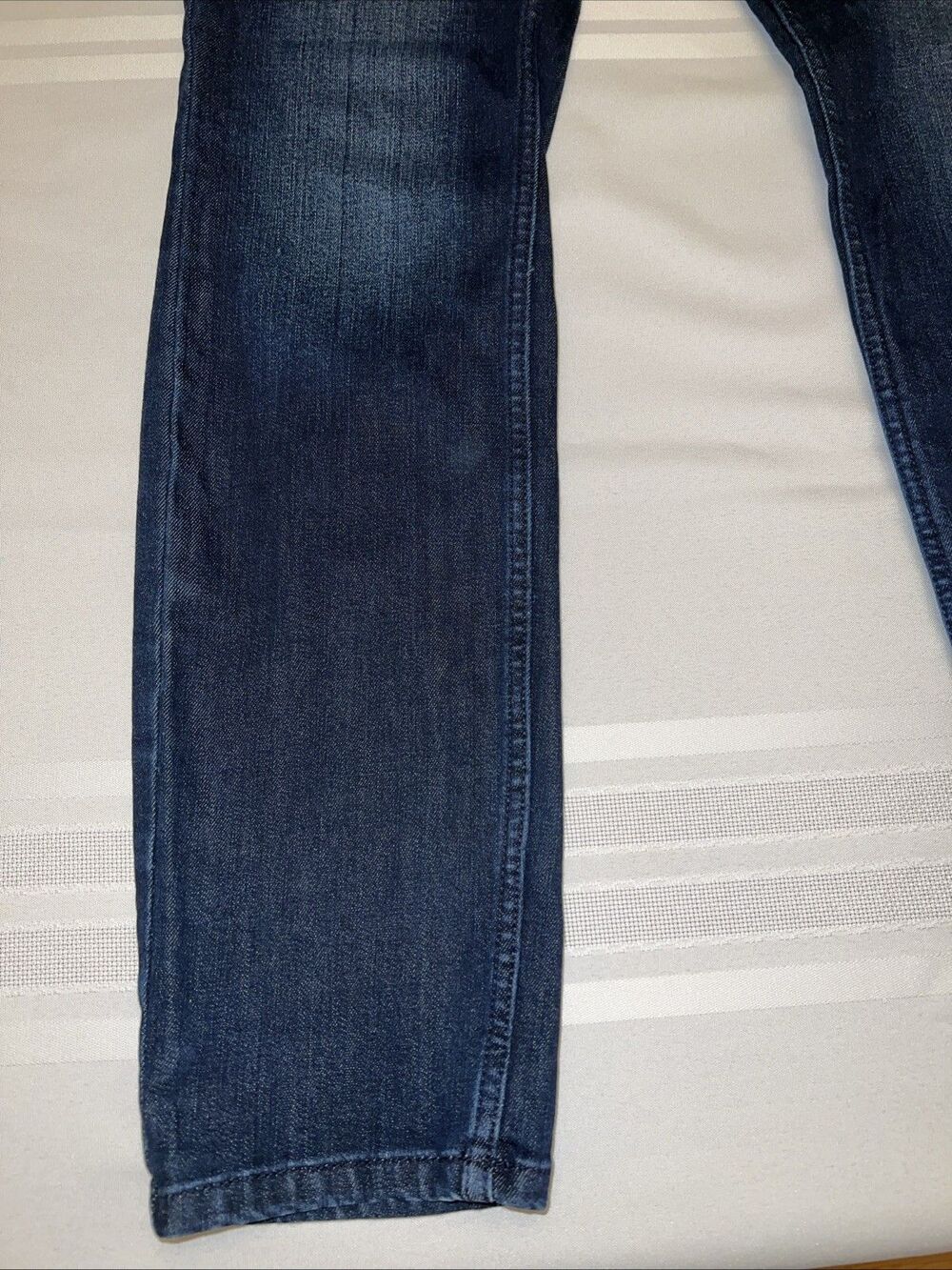 Liz Claiborne City Skinny Women's size 8 Dark Wash Blue Denim Jeans - Picture 2 of 8